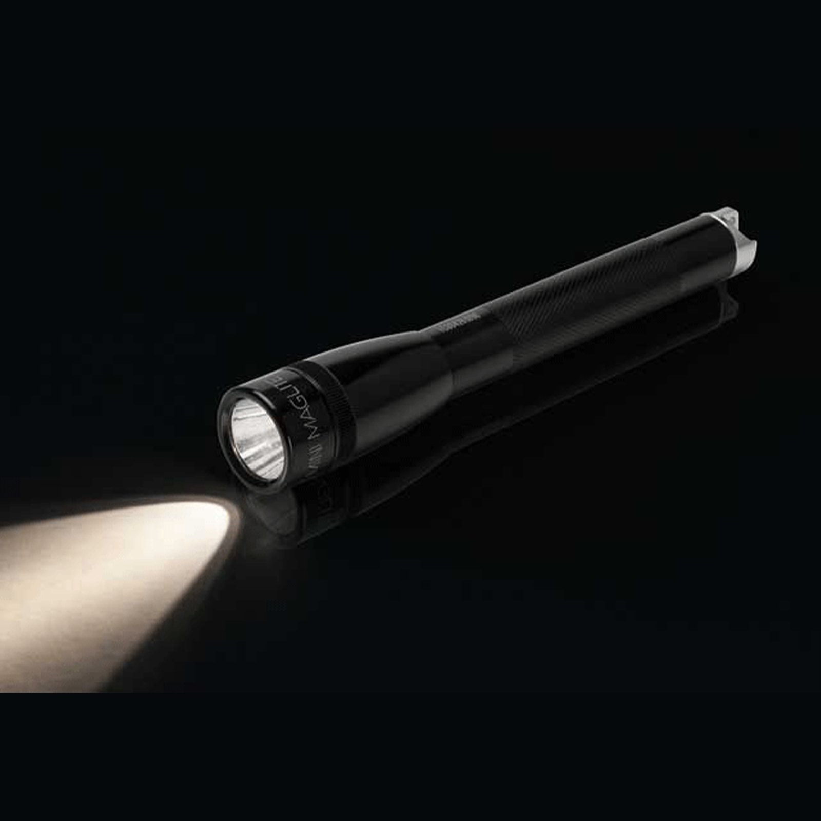 Maglite® Warm White Spectrum Mini Maglite® AA LED Flashlight – 57 Lumens, 120-Meter Warm White Beam & Natural-Color Task Lighting